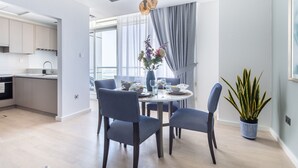 Dining - Exceptional 2BR Apartment in Dubai Marina (Dubai)
