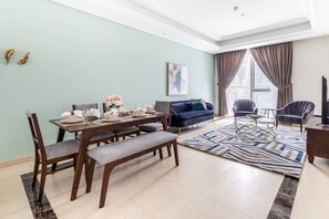 2 bedrooms, laptop workspace, iron/ironing board, WiFi - Regal & Modern 2BR With Study in Downtown Dubai - Sleeps 5! (Dubai)