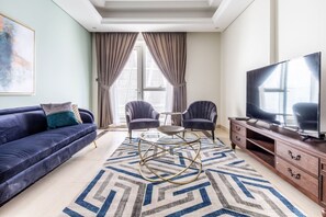 TV - Regal & Modern 2BR With Study in Downtown Dubai - Sleeps 5! (Dubai)