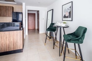 Dining - Modern Rustic Studio Apartment in Downtown Dubai (Dubai)