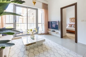 Living area - Flashy & Vibrant 1BR Apartment in Dubai Marina! (Dubai)