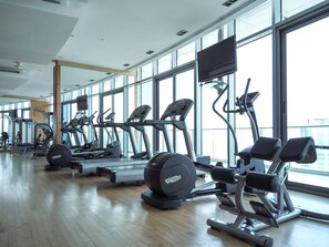 Fitness facility - Modish & Vibrant 3BR Apartment in Marina (Dubai)