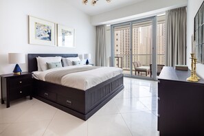 3 bedrooms, laptop workspace, iron/ironing board, WiFi - Modish & Vibrant 3BR Apartment in Marina (Dubai)