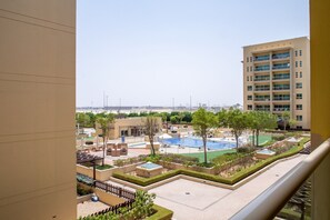 Property grounds - Spacious 1BR in Beautiful Greens! Sleeps 6 (Dubai)