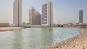 Beach - Spacious + Stylish Studio in Lakeside Impz (Dubai)