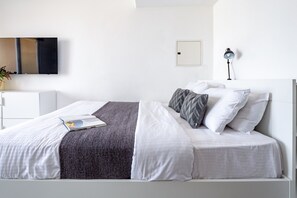 Laptop workspace, iron/ironing board, WiFi, bed sheets