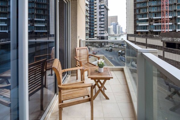 Property grounds - Trendy & Modern 1BR in Marina - Sleeps 4! (Dubai)