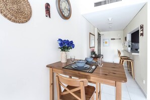 Dining - Trendy & Modern 1BR in Marina - Sleeps 4! (Dubai)