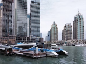 Marina - Trendy & Modern 1BR in Marina - Sleeps 4! (Dubai)