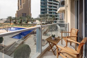Property grounds - Trendy & Modern 1BR in Marina - Sleeps 4! (Dubai)