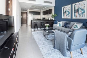 TV, books - Classy & Ravishing 1BR w/ Enchanting Marina Views! (Dubai)