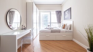 Room - Upscale Studio Apartment in JLT (Dubai)