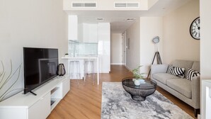 Living area - Upscale Studio Apartment in JLT (Dubai)