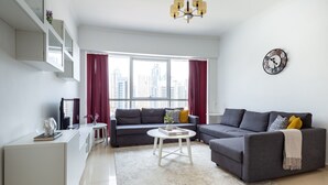 TV - Visually Unique 1BR Apartment in JLT - Sleeps 4! (Dubai)