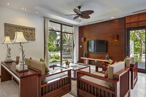 52-吋電視、有線頻道、壁爐、付費電影