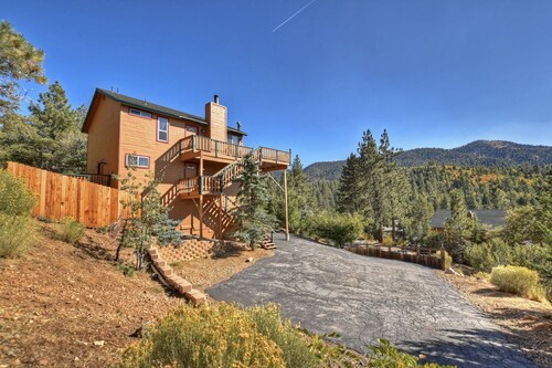 Upscale with Private Hot Tub! Deck with View! Game Room! Close to Skiing!