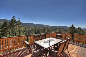 Outdoor dining - A Million Dollar View by Destination Big Bear : Upscale with Private Hot Tub! Deck with View! Game Room! Close to Skiing! (Big Bear Lake)