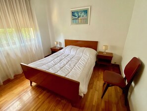 3 bedrooms, iron/ironing board, travel cot, free WiFi