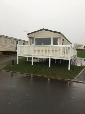 Cabin | Exterior - Immaculate 3-bed Caravan in Hartlepool (Hartlepool)