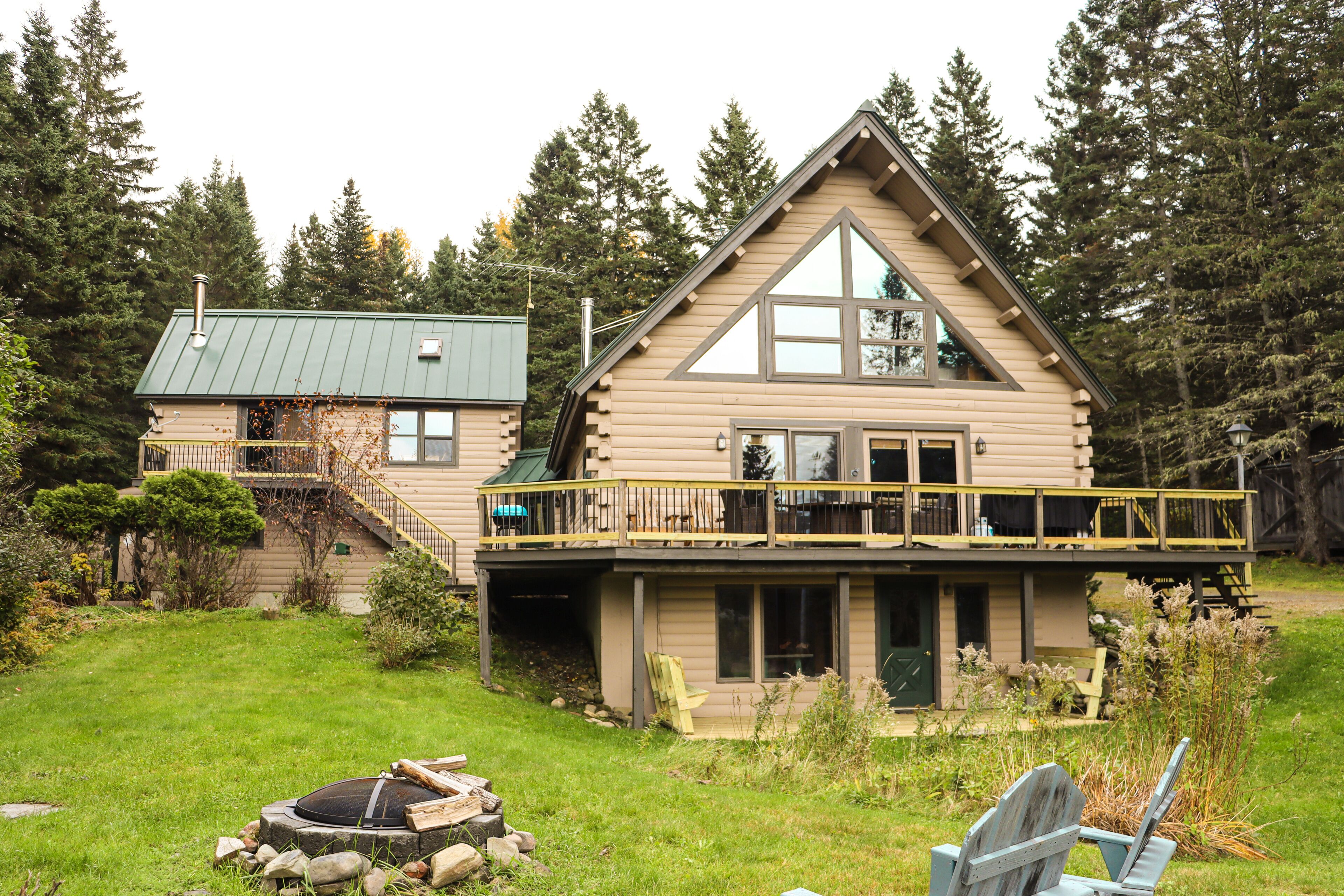 Rangeley Roost - Log faced home situated in the Highlands Overlook