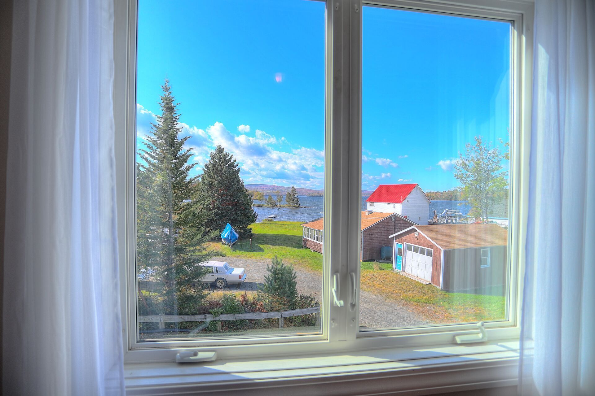 🐾Lakeview on Main - Located in the village of Rangeley with water views! Dog Friendly