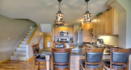 Town Park Condo D - Great central location in the center of downtown Rangeley