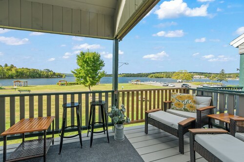 Town Park Condo D - Great central location in the center of downtown Rangeley