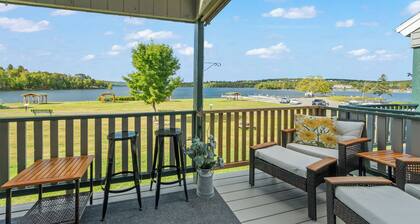 Town Park Condo D - Great central location in the center of downtown Rangeley