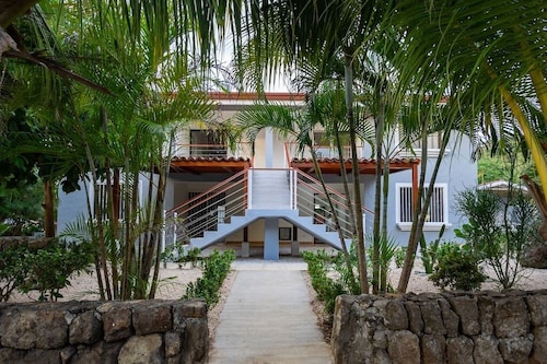 Flat 4 · ★ Flat 4 - Modern 2 BR 2 Bath - 300m from beach ★