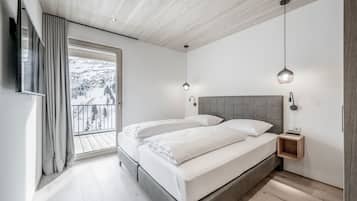 2 bedrooms, hypo-allergenic bedding, in-room safe, desk