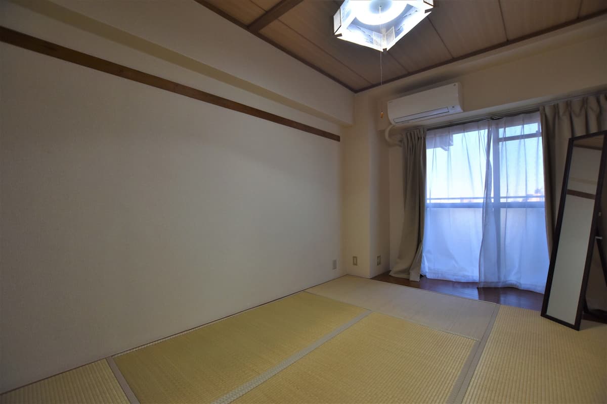 2 bedrooms, desk, soundproofing, free WiFi