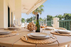 Outdoor dining - Top floor apartment first line Golf Torrequebrada (Benalmádena)