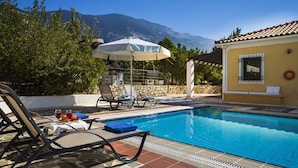 BBQ/picnic Area - Villa Petri Trapezaki. Sleeps 6 People (Kefalonia)