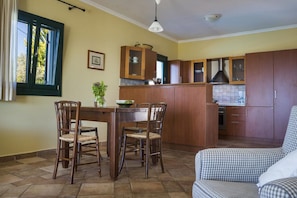 Family Villa, 3 Bedrooms | In-room dining