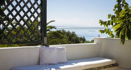 Villa Petri Trapezaki. Sleeps 6 People