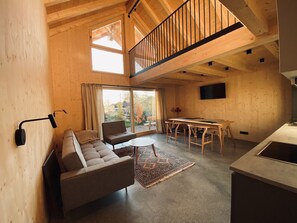 Smart TV, libros y estéreo 