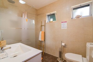 Doccia, asciugacapelli, asciugamani