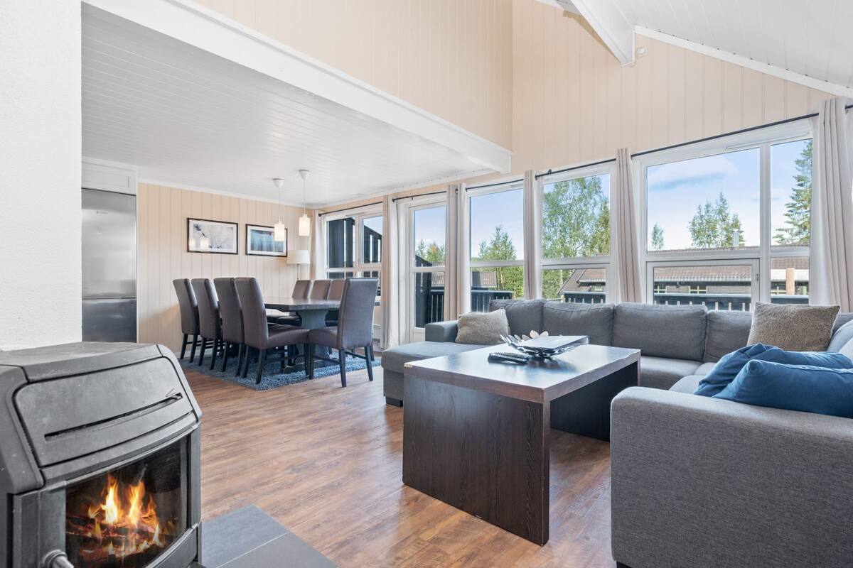 Family Cabin, 4 Bedrooms, Non Smoking, Slope side | 2 bedrooms, hypo-allergenic bedding, individually decorated