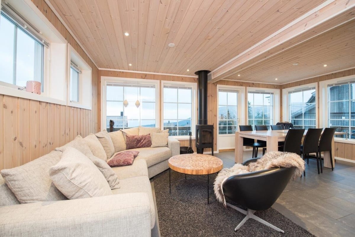 Cabaña familiar, 3 habitaciones, para no fumadores, junto a la pista de ski | Ropa de cama hipoalergénica, wifi gratis y decoración personalizada