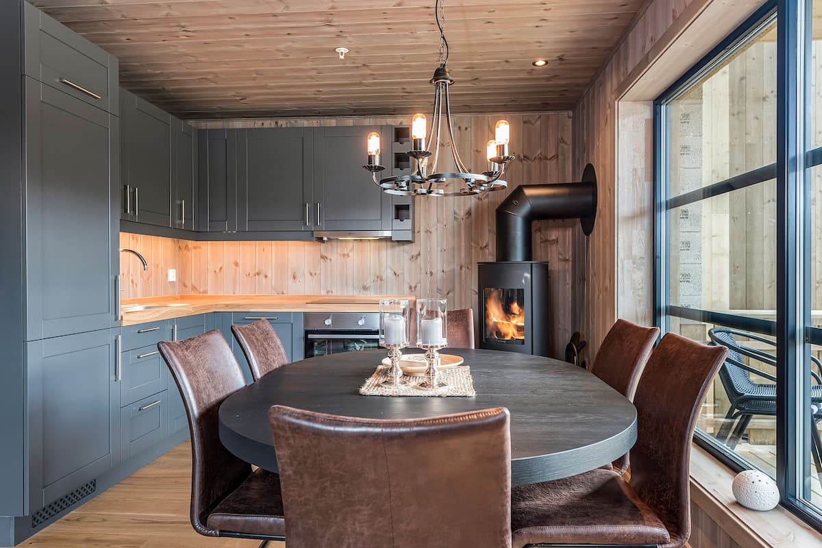 Departamento familiar, 3 habitaciones, para no fumadores, junto a la pista de ski | Cocina privada | Cafetera y tetera, refrigerador con congelador y horno