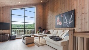 Family Apartment, 4 Bedrooms, Non Smoking, Slope side