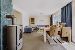 Dining - Vacation apartment directly at the marina - App. 5 (Puddemin)
