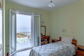 2 bedrooms, iron/ironing board, travel crib, free WiFi - PRIVATE VILLAS WITH SHARED POOL#2 (LASSI)