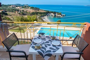 Outdoor dining - PRIVATE VILLAS WITH SHARED POOL#2 (LASSI)