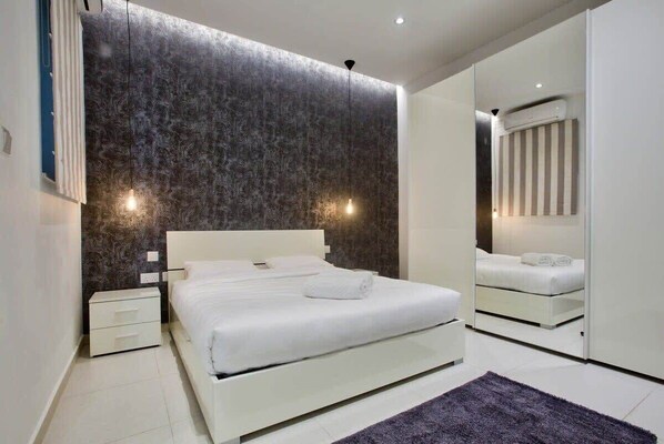 3 bedrooms, desk, laptop workspace, iron/ironing board