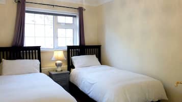 House, 3 Bedrooms, Kitchen, Garden View | 3 bedrooms, bed sheets