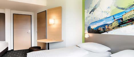 Hypo-allergenic bedding, desk, soundproofing, free WiFi