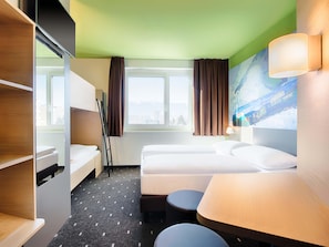 Hypo-allergenic bedding, desk, soundproofing, free WiFi