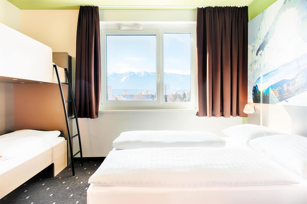 Quadruple Room | 1 bedroom, hypo-allergenic bedding, desk, soundproofing