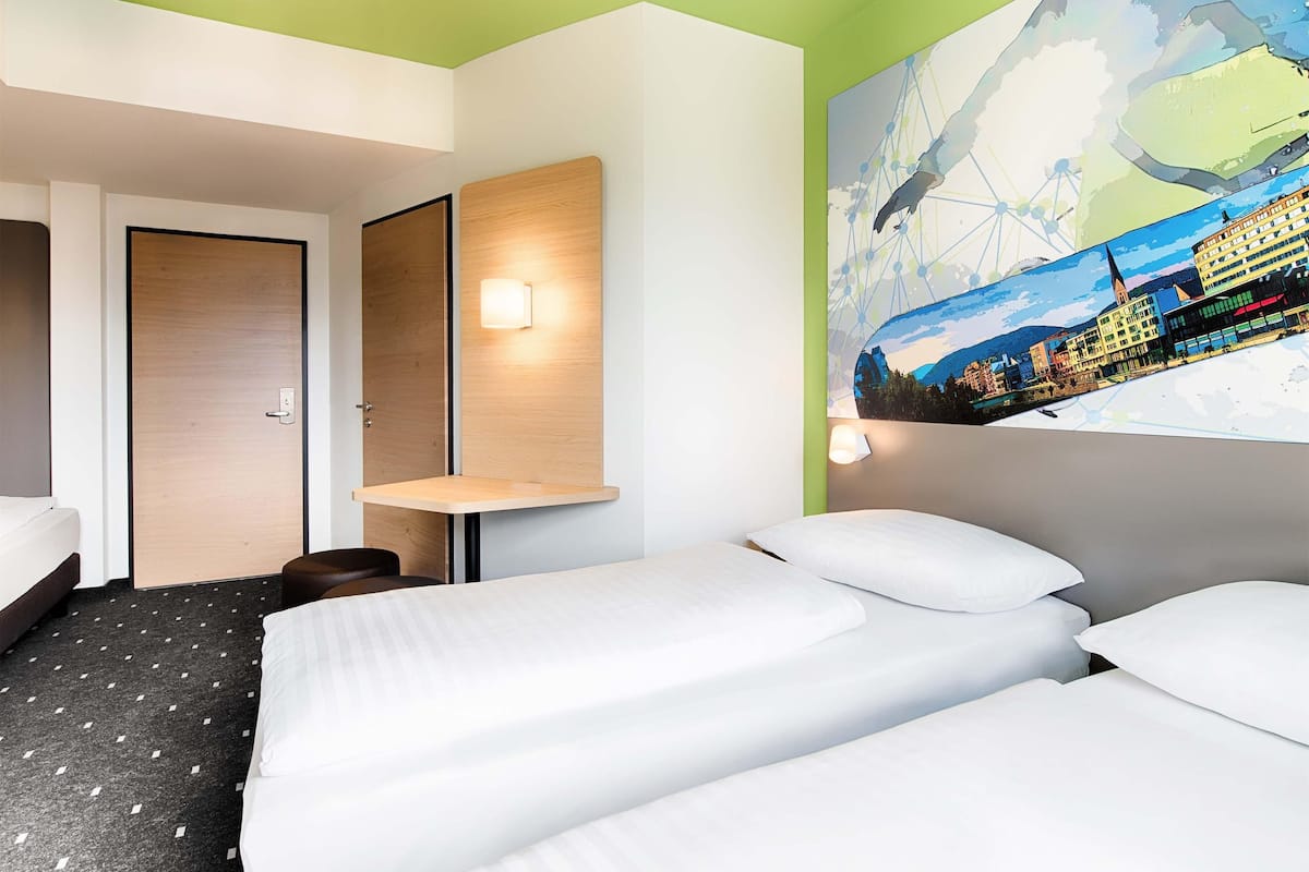 Triple Room | Hypo-allergenic bedding, desk, soundproofing, free WiFi